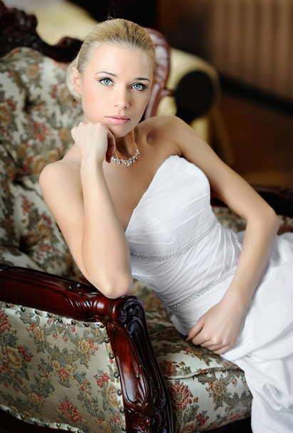 Portrait of the young beautiful bride - Фото, зображення
