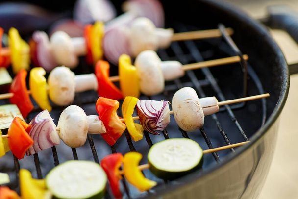 vegetables and mushrooms roasting on brazier grill - Fotoğraf, Görsel