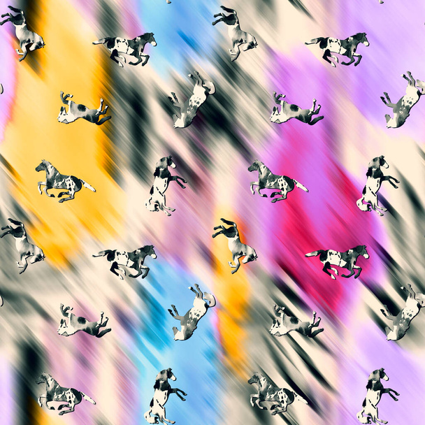 бесшовный красочный яркий узор с лошадьми на фоне галстука - Фото, изображение