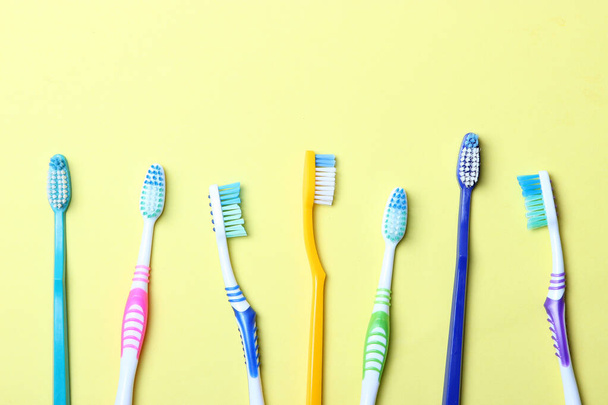 Toothbrushes on a colored background top view. Oral hygiene. - Foto, Imagem