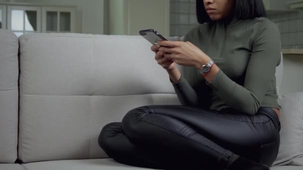 Adorable black woman using smartphone - Video, Çekim