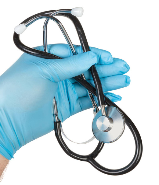 Moderní stetoskop v pánské ruce oblečený v nitrilové lékařské rukavici na bílém pozadí - Fotografie, Obrázek