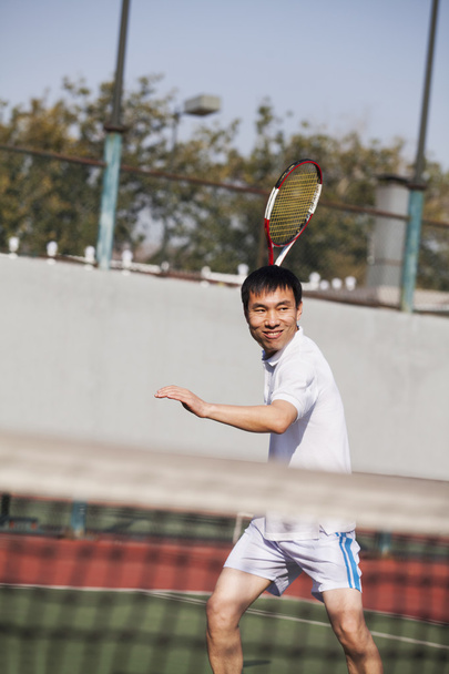 ηλικιωμένο άνδρα παίζει τένις - Φωτογραφία, εικόνα