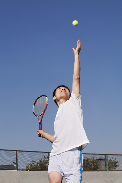 dorosły człowiek, grać w tenisa - Zdjęcie, obraz