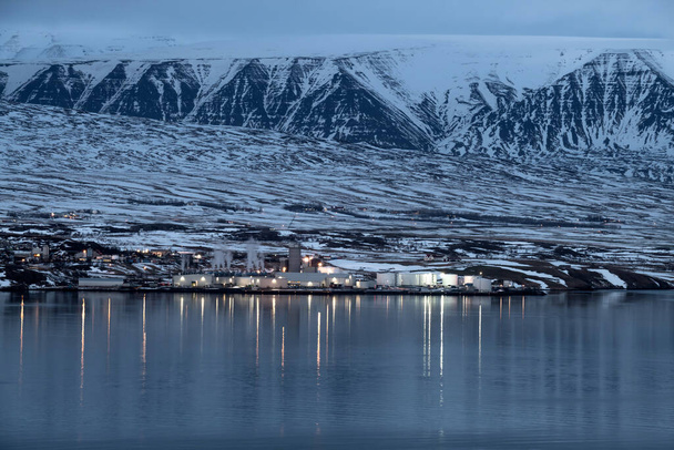 Akureyri ciudad en el invierno, Islandia
 - Foto, imagen