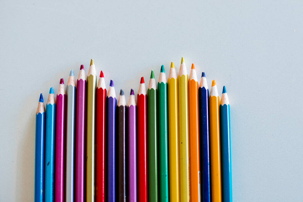 lápis coloridos em branco - Foto, Imagem