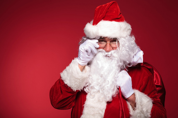 Père Noël claus tenant ses lunettes
 - Photo, image
