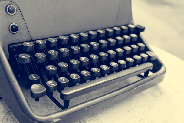 Détail de la vieille machine à écrire vintage rappelant la technologie passée
. - Photo, image