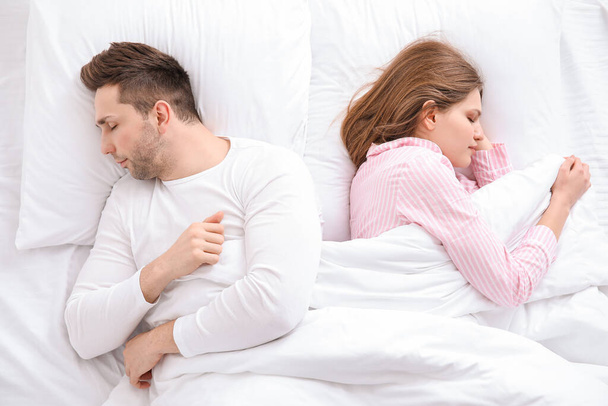 Young couple sleeping in bed - Φωτογραφία, εικόνα