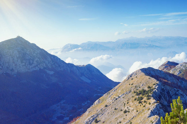 Όμορφο ορεινό τοπίο. Μαυροβούνιο, θέα του Εθνικού Πάρκου Lovcen  - Φωτογραφία, εικόνα