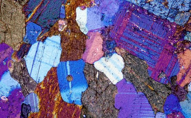Granit de section mince roche sous le microscope 100x
 - Photo, image