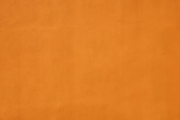 oranssi seinä peitetty kipsi pieniä halkeamia karkea pinta
 - Valokuva, kuva