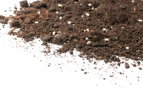 Bodem met minerale meststoffen voor het tuinieren textuur achtergrond. Begane grond hoop patroon, aarde of tuin turf behang - Foto, afbeelding