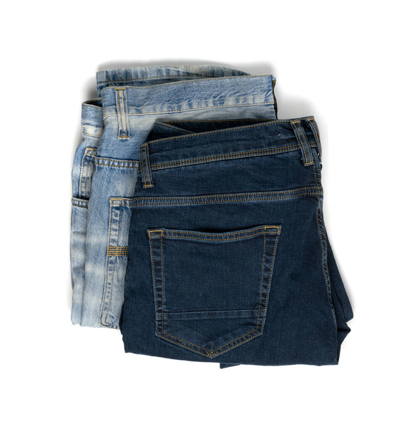 Новые темно-синие джинсы и светло-синий джинсовый вид сверху. Джинсовые брюки Индиго изолированы на белом фоне
 - Фото, изображение