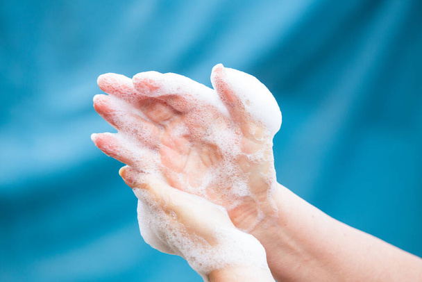 Coronavirus global pandemic hand washing prevention   - Foto, Bild