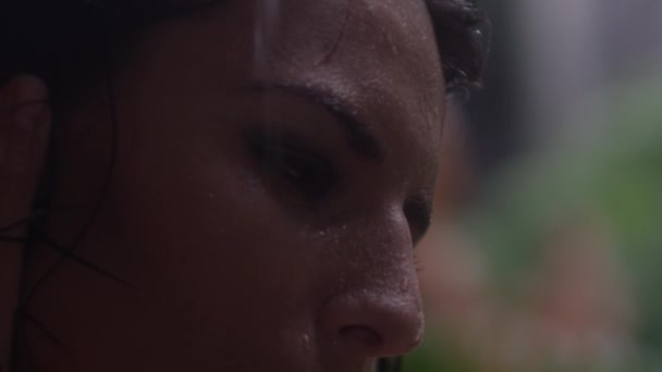 Serene Woman Under Falling Rain - Filmagem, Vídeo