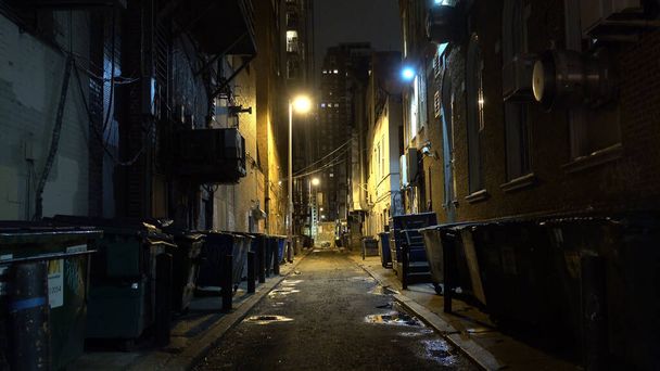 Small and creepy lane in Philadelphia at night - travel photography - Φωτογραφία, εικόνα