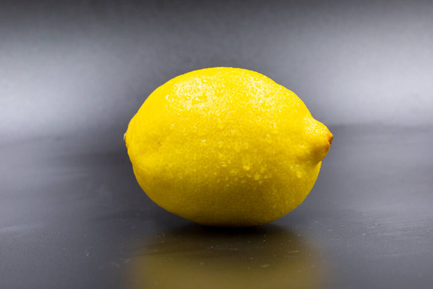 Lemon on dark background - Zdjęcie, obraz