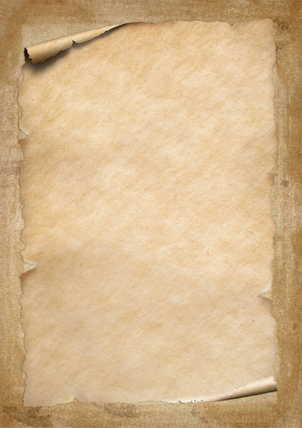 Старая винтажная бежевая бумага с поворотом на коричневом фоне
 - Фото, изображение