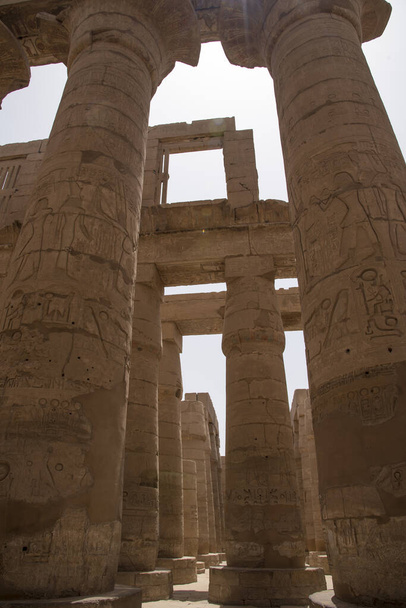 Świątynia Karnaka, położona na wschodnim brzegu Nilu, naprzeciwko Luksoru, na obszarze starożytnych Teb, gdzie mieścił się najważniejszy kompleks religijny w Starożytnym Egipcie, Afryka - Zdjęcie, obraz