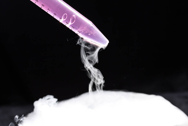 Test tube  with pink fluid - Zdjęcie, obraz