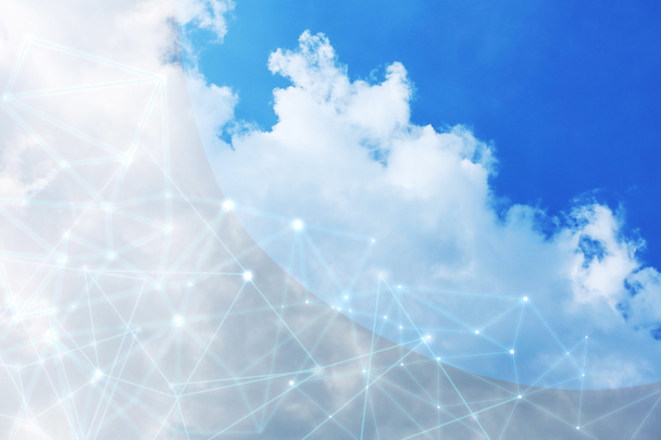 Blue sky e linee di connessione di rete. Tecnologia cloud
 - Foto, immagini