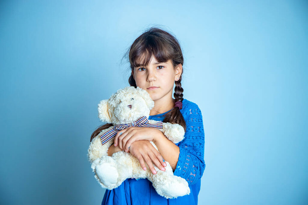 indoor portrait of young child girl with teddy bear, isoalted studio shot - Foto, Imagem