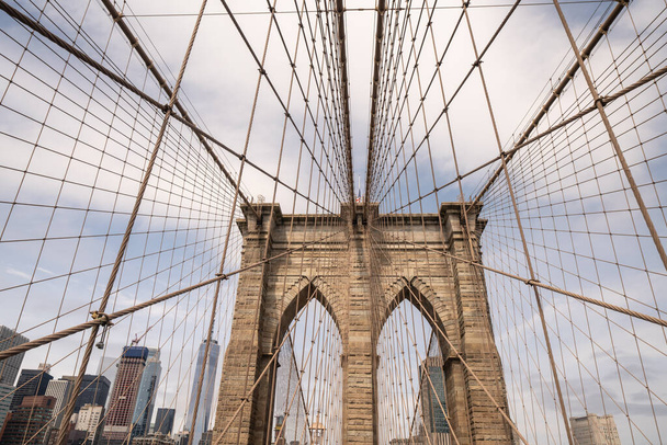 Arquitetura da ponte Brooklyn em Nova York
 - Foto, Imagem
