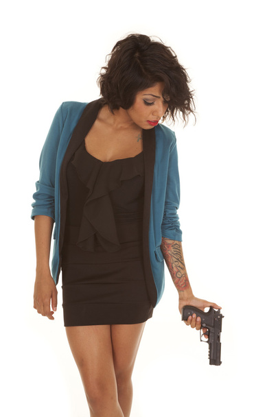 Hispanic woman gun gun down tattoo - Fotoğraf, Görsel
