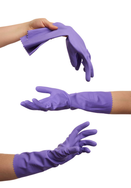 guante de goma púrpura para la limpieza se viste en su mano, su palma está abierta y sujeta condicionalmente un objeto, conjunto
 - Foto, imagen