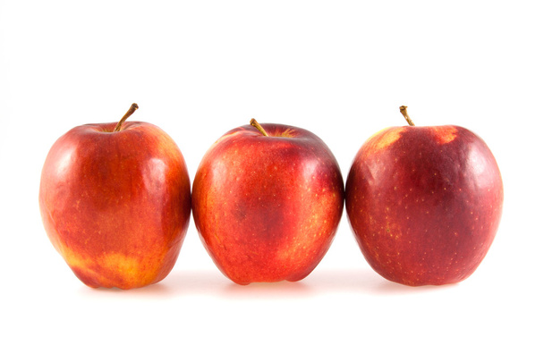 drie rode appels - Foto, afbeelding