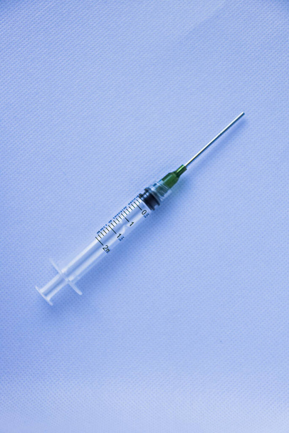 Деталь шприца вакцины ковида-19; новая концепция лечения и профилактики коронных вирусов
 - Фото, изображение