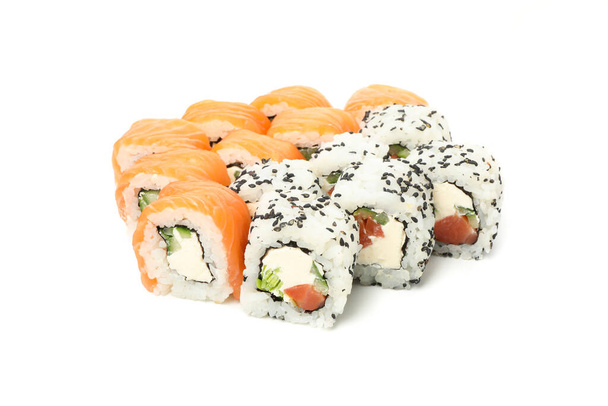 De la nourriture japonaise. Délicieux rouleaux de sushi isolés sur fond blanc
 - Photo, image