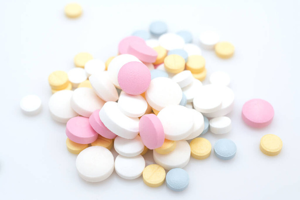 coronavirus treatment with pills concept, slide of colored pills on white background - Foto, imagen