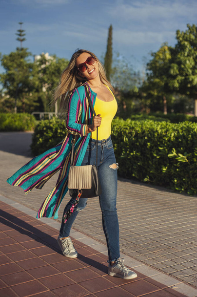 Happy adult woman walking at park with sunglasses - Valokuva, kuva