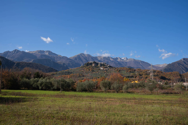 Picturesque mountain landscape with city of Castell San Vincenzo in Molise in Italy - Foto, immagini