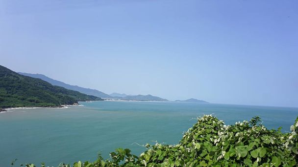 hermosa línea costera tropical en Vietnam cerca de danang
 - Foto, Imagen