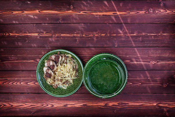 At etinden ya da kuzu etinden ya da erişteden yapılmış çorba ile Naryn. Özbek mutfağı - Fotoğraf, Görsel