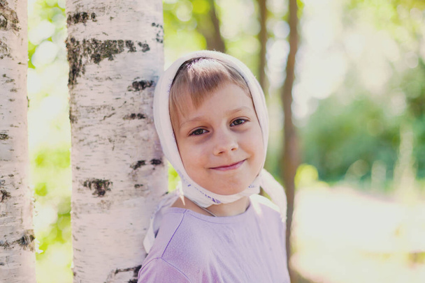 Summer portrait of   seven-year-old girl in   village - Foto, Bild