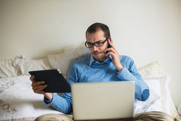 elegant business multitasking multimedia man at home - Fotografie, Obrázek