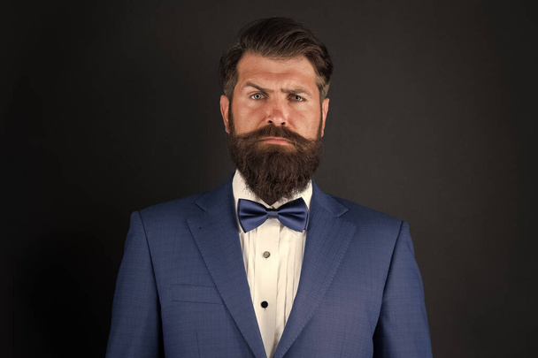 Make male grooming simpler and more enjoyable. Well groomed man beard in suit. Male fashion and aesthetic. Businessman formal outfit. Classic style aesthetic. Masculine aesthetic. Barber hairdresser - Foto, afbeelding