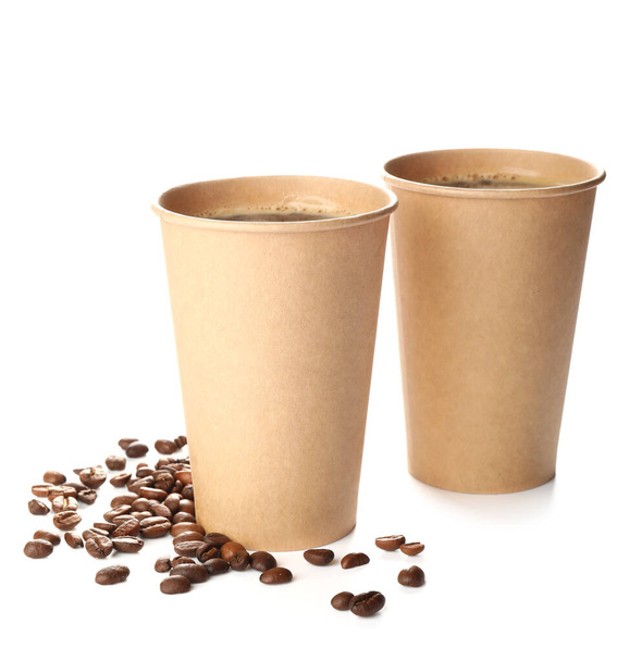 Tazas de café para llevar sobre fondo blanco
 - Foto, imagen