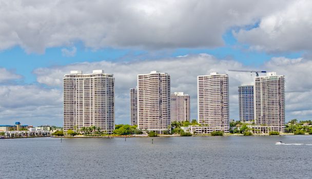 Skyline de la ciudad de Aventura en Miami, Florida
. - Foto, Imagen