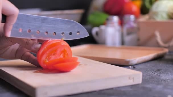 Close-up sliced tomato on the cutting board. camera slide - Felvétel, videó
