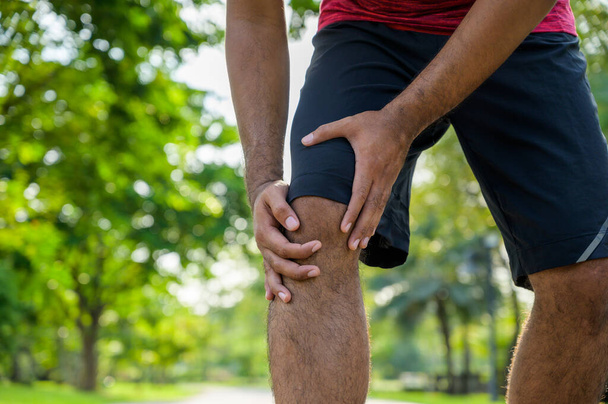 Close up Man having knee pain. Healthy running concept. - Fotoğraf, Görsel