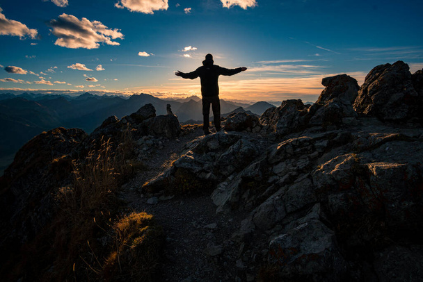 Kaunis vuoristo kiertue Aggenstein auringonlaskun Tannheimer Tal
 - Valokuva, kuva