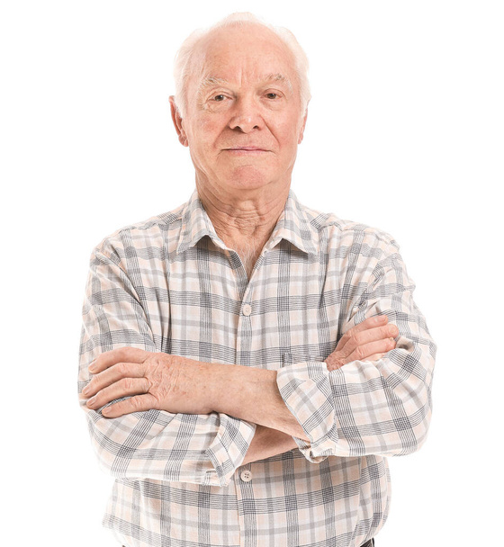 Πορτρέτο του ηλικιωμένου άνδρα σε λευκό φόντο - Φωτογραφία, εικόνα