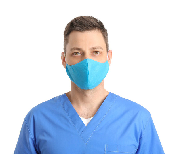 Medico in maschera medica protettiva su sfondo bianco
 - Foto, immagini