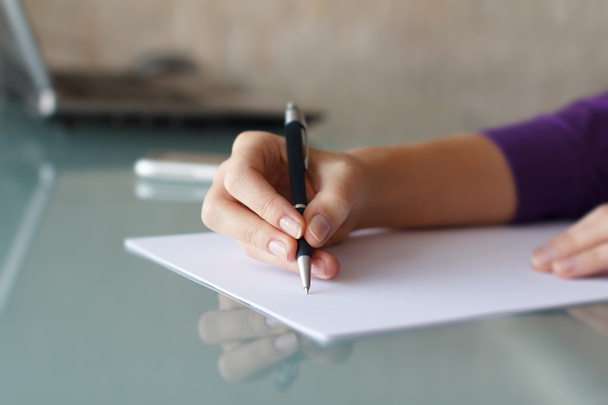 бізнес-леді писати з ручкою
 - Фото, зображення