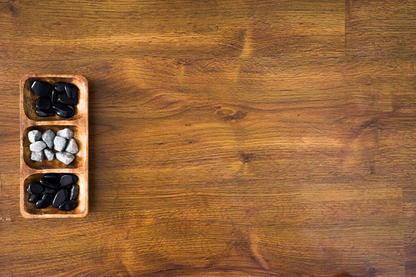 балийский стол с камнями
 - Фото, изображение
